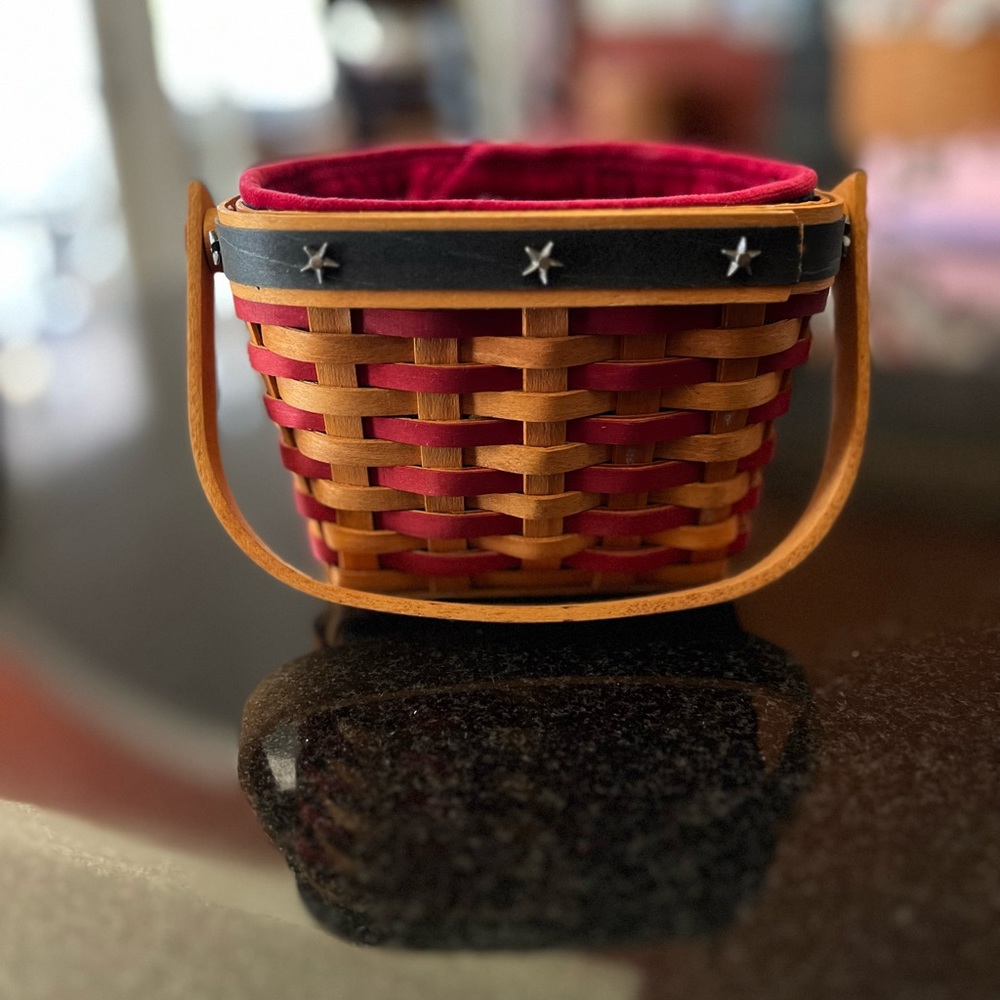 Longaberger 2001 Inaugural basket - Picture 3 of 4